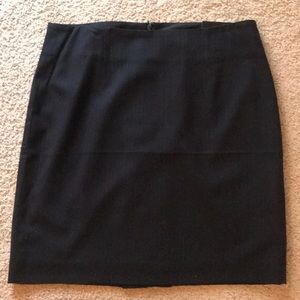 Banana Republic 12 black pinstriped skirt NWT